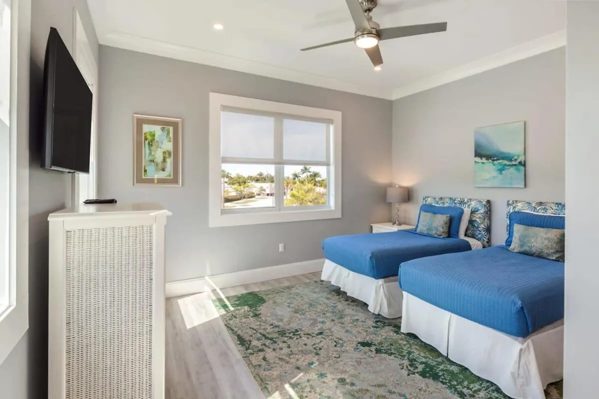 Waterlane House -Pool & Boat Dock Villa Stock Island Holiday home